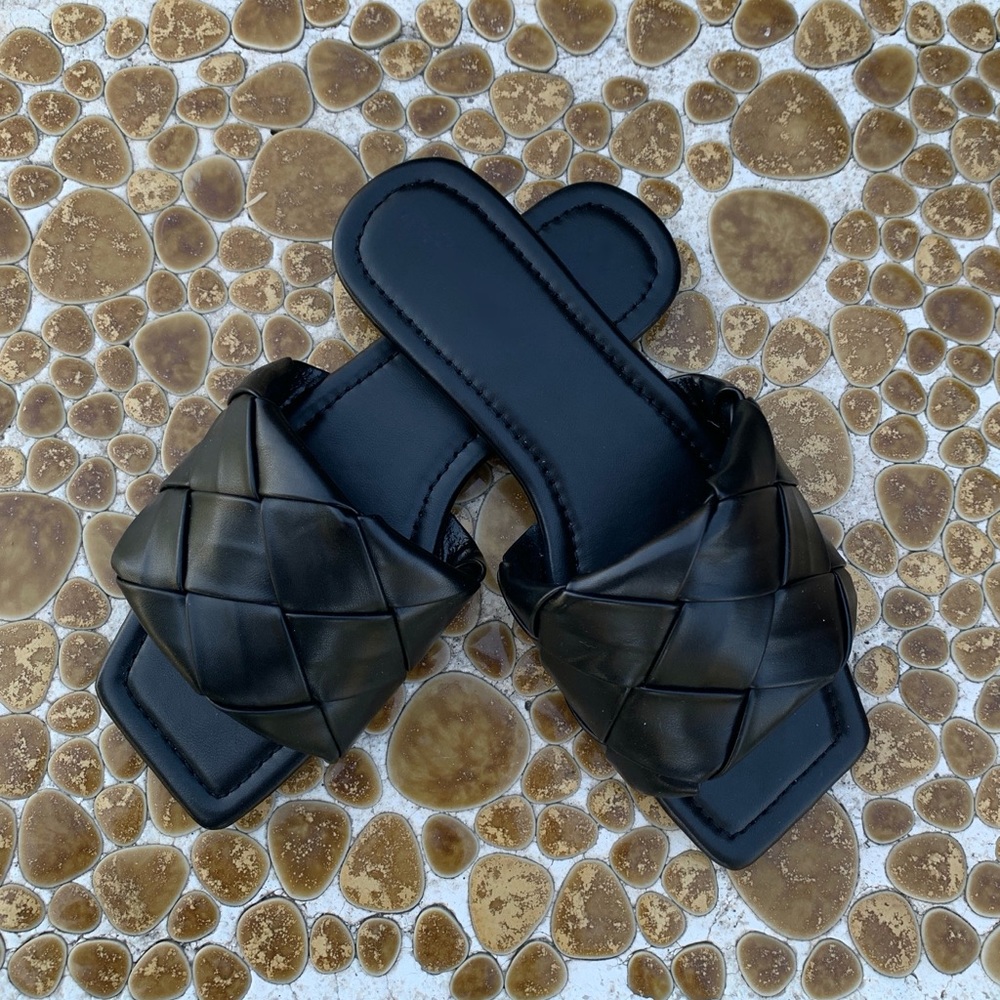 Women Black Faux Leather sandals - Picture 2 of 4